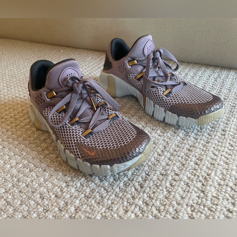 Women’s Nike Metcon sneakers